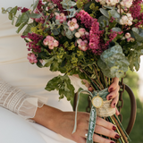 Bouquet da sposa con medaglia della Vergine di Guadalupe