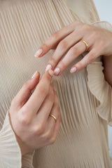 KLASSISCHER HOCHZEITSRING AUS WEICHEM SATIN IN GELBGOLD