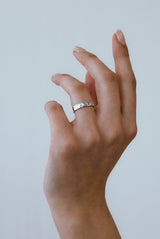 18-karätiger Gold-Ehering mit Facettenschliff