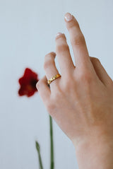 18-karätiger Gold-Ehering mit Facettenschliff