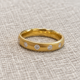 alianza oro amarillo con 2 diamantes