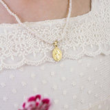 Collar medalla virgen milagrosa perlas