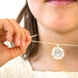 Collar medalla virgen niña bordeada de piedras naturales