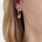 Pendientes Pía concha cowrie - Nanna Folk