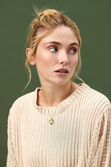 Collar medalla virgen niña bordeada de piedras naturales