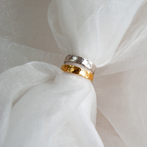 18k GOLD FACETED WEDDING RING