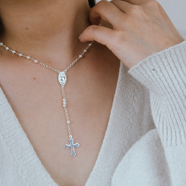 Collar rosario medalla Sagrado corazón de Jesús (Detente) y cruz de plata de ley 925 con perlas naturales