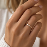 Alianza de boda con 1 diamante en oro 18k