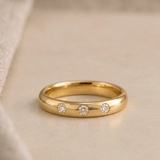 alianza con 3 diamantes en oro amarillo