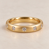 alianza con diamantes oro amarillo