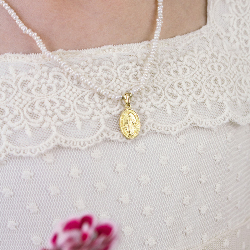 Colgante Charm Virgen la Milagrosa Plata de Ley - Joyas y diseños Carel Colgante Charm Virgen la Milagrosa Plata de Ley - Joyas y diseños Carel